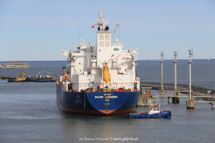 Tankowiec „Bahri Jasmine” wchodzi do Portu Gdynia 