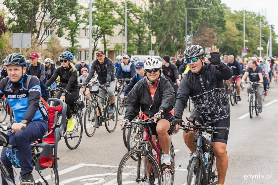 Uśmiech i pozytywna energia towarzyszyły rowerzystom w trakcie Peletonu Północnego (fot. Karol Stańczak)