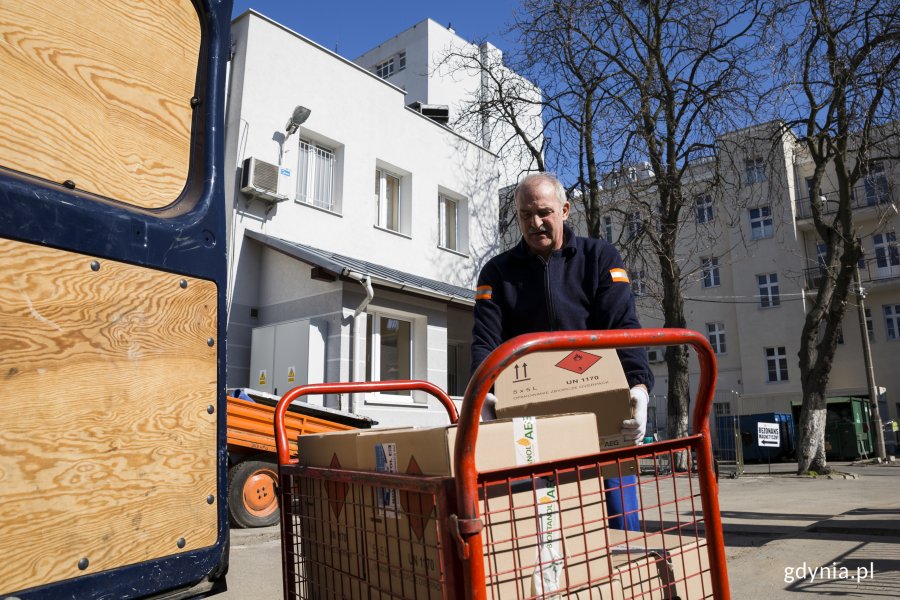 Płyn dezynfekujący od miasta dla szpitali w Gdyni, fot. Przemysław Kozłowski