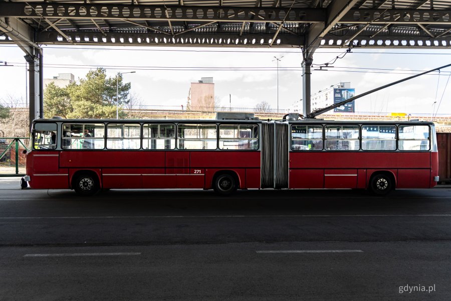 Trolejbus Ikarus 280T już w zajezdni PKT w Gdyni (fot. Kamil Złoch)
