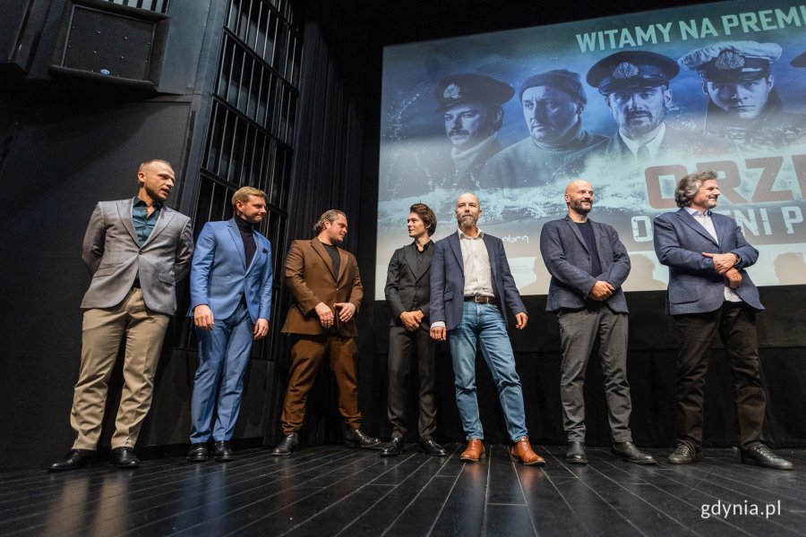 Filmowcy na scenie w sali kinowej Gdyńskiego Centrum Filmowego