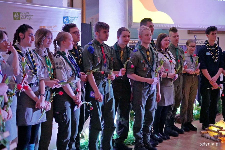 Podczas gali Dnia Myśli Braterskiej Hufca ZHP Gdynia  dziękowano m.in. druhnom i druhom przybocznym