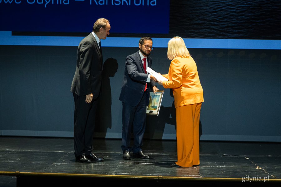 Przedstawiciel Stena Line. Gala wręczenia nagród Gryfów Pomorskich za rok 2024 połączona z obchodami Światowego Dnia Turystyki w Operze Bałtyckiej w Gdańsku (fot. Kamil Złoch)