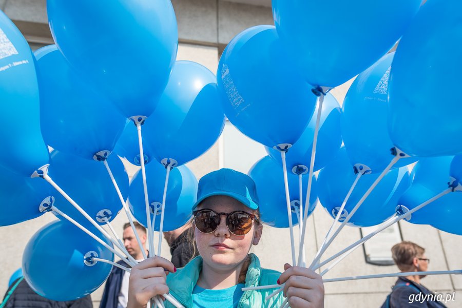 Obchody Światowego Dnia Wiedzy o Autyzmie na ulicach Gdyni // fot. D. Linkowski