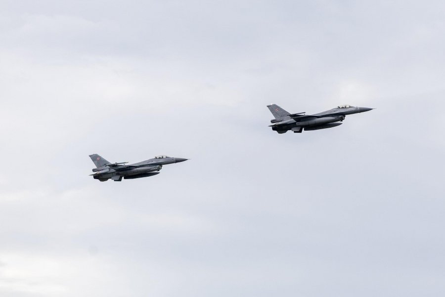 F16 na niebie