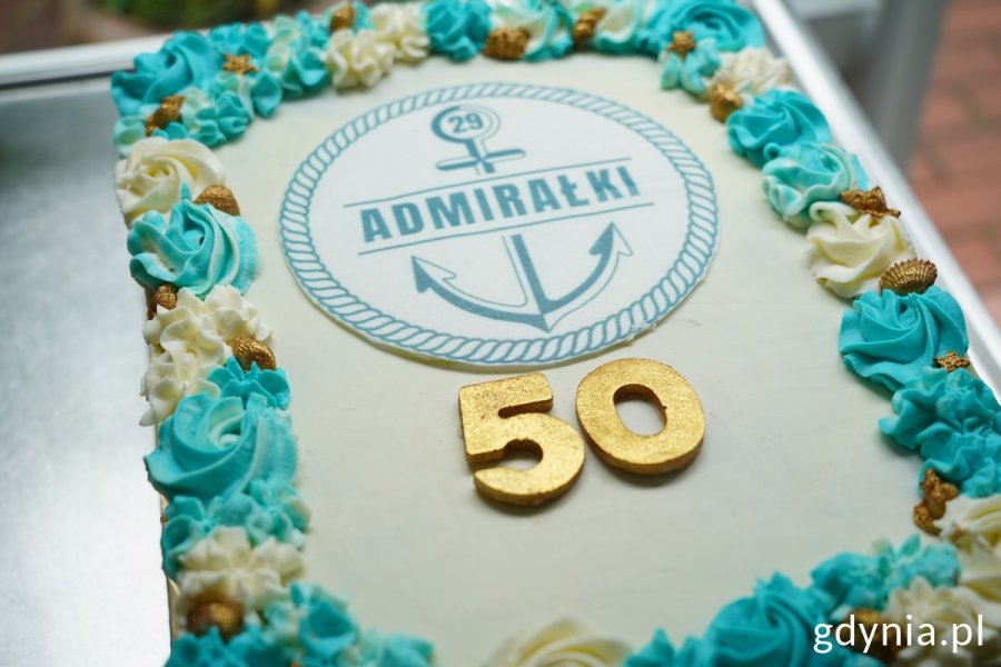 Jubileuszowy tort z napisem: Admirałki 50