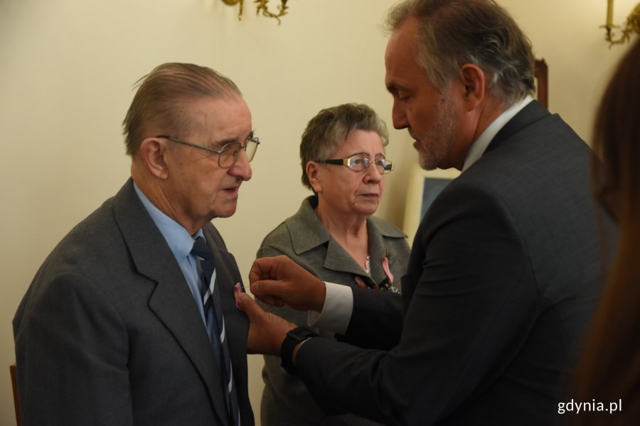 Pamiątkowe Medale za Długoletnie Pożycie Małżeńskie z rąk prezydenta Gdyni Wojciecha Szczurka odebrały kolejne gdyńskie pary // fot. Paweł Kukla