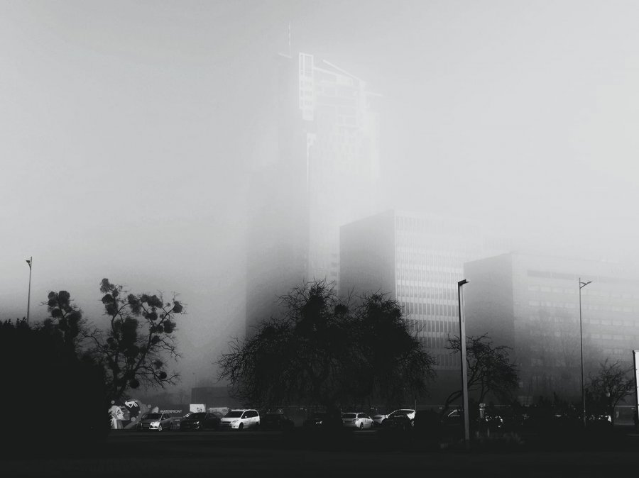 Sea Towers za mgłą. // fot. Monika Karnowska