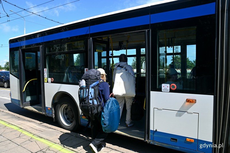 Pierwsi uczestnicy festiwalu już skorzystali z bezpłatnej linii autobusowej OF // fot. Magdalena Czernek