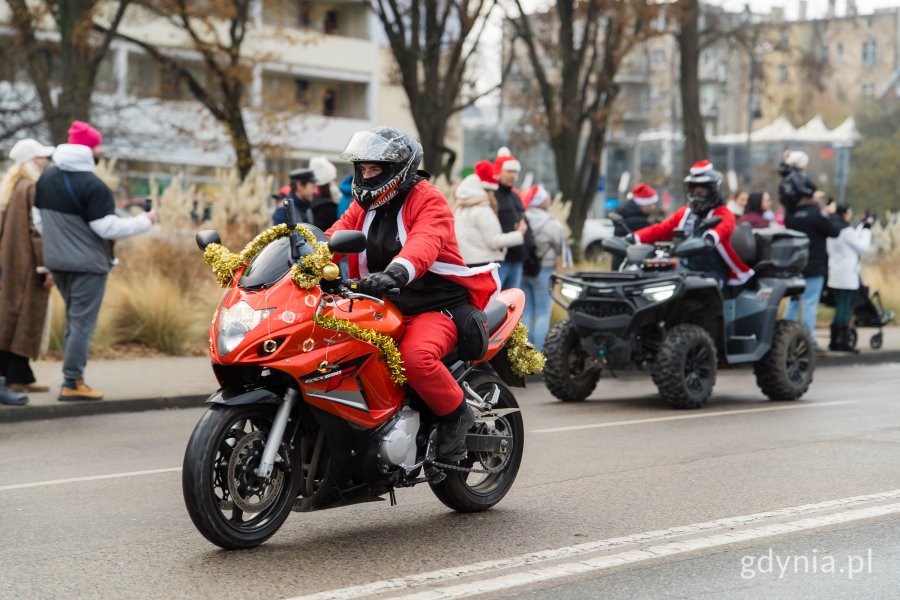 Przejazd przez Gdynię w ramach 23. edycji akcji &bdquo;Mikołaje na motocyklach&rdquo; (fot. Paweł Budziński)