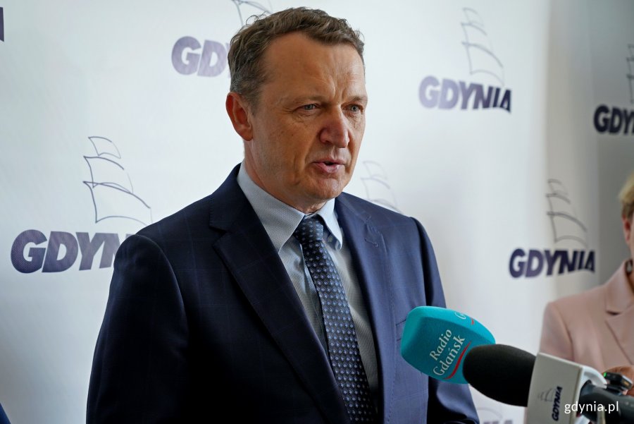 Mariusz Michałek – wiceprezes zarządu PGE Energia Ciepła przemawiający podczas konferencji ws. podpisania listu intencyjnego dotyczącego dekarbonizacji systemu ciepłowniczego w Gdyni