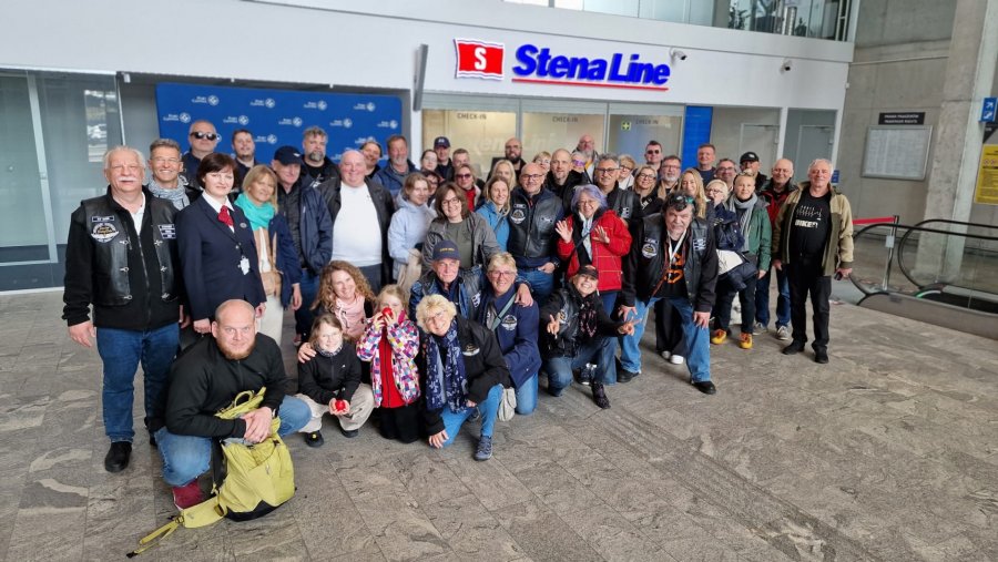Uczestnicy zlotu podczas wizyty w siedzibie Stena Line (fot. DoctorMotoClub)