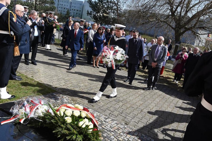 Społeczne obchody 8. rocznicy katastrofy smoleńskiej // fot. Michał Puszczewicz