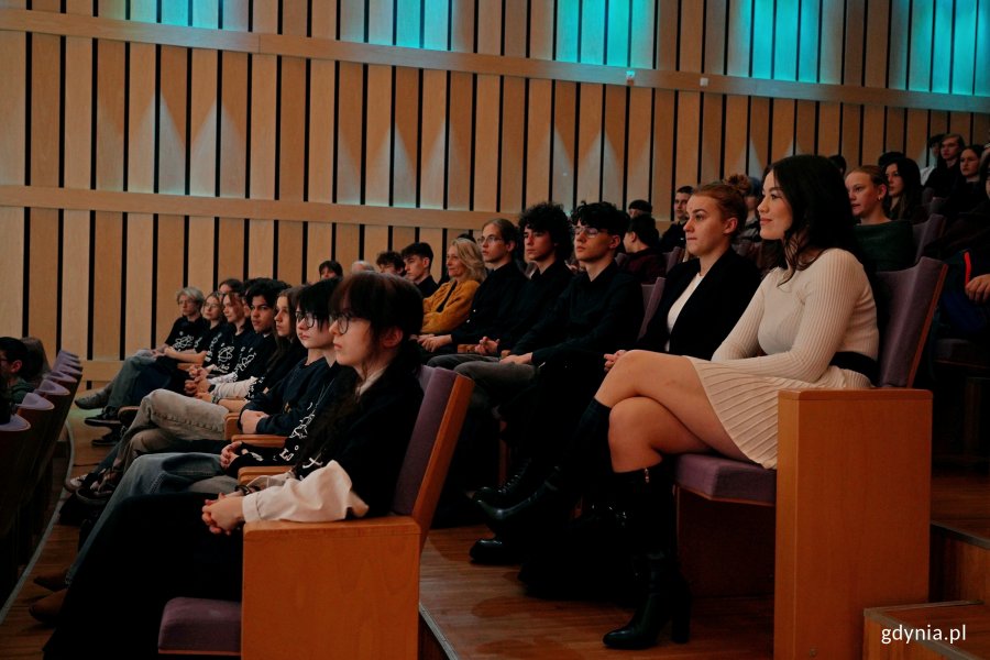 Uczestnicy konferencji „Głos młodych: sprawczość, prawa, przyszłość” zgromadzeni w Pomorskim Parku Naukowo-Technologicznym