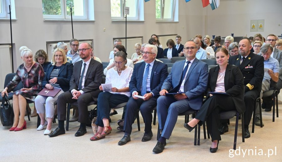 Na zdj. m.in. prezydent Aleksandra Kosiorek, dyrektor III LO Wiesław Kosakowski, wicewojewoda pomorski Emil Rojek i naczelniczka Wydziału Edukacji Iwona Tanewska