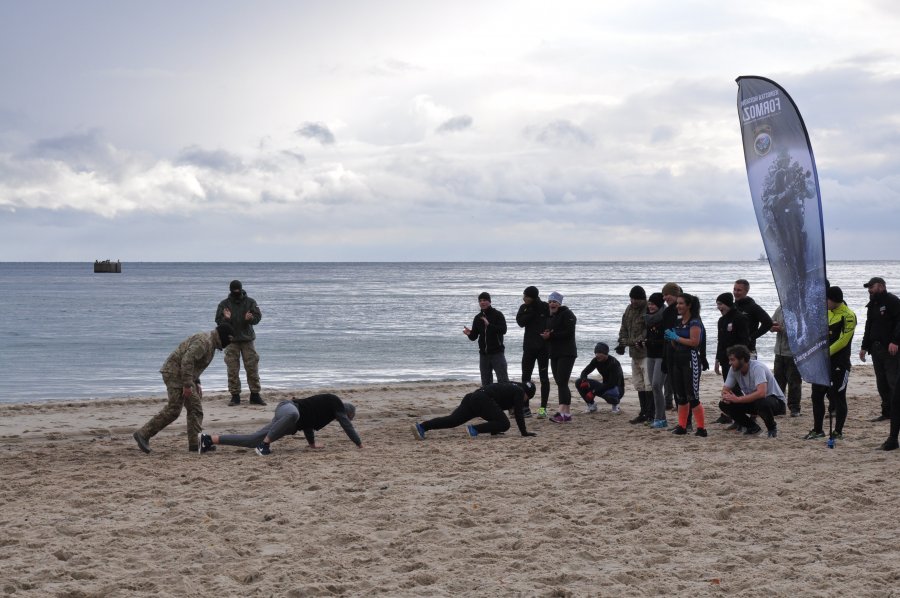 Trenowali na plaży w słusznej sprawie