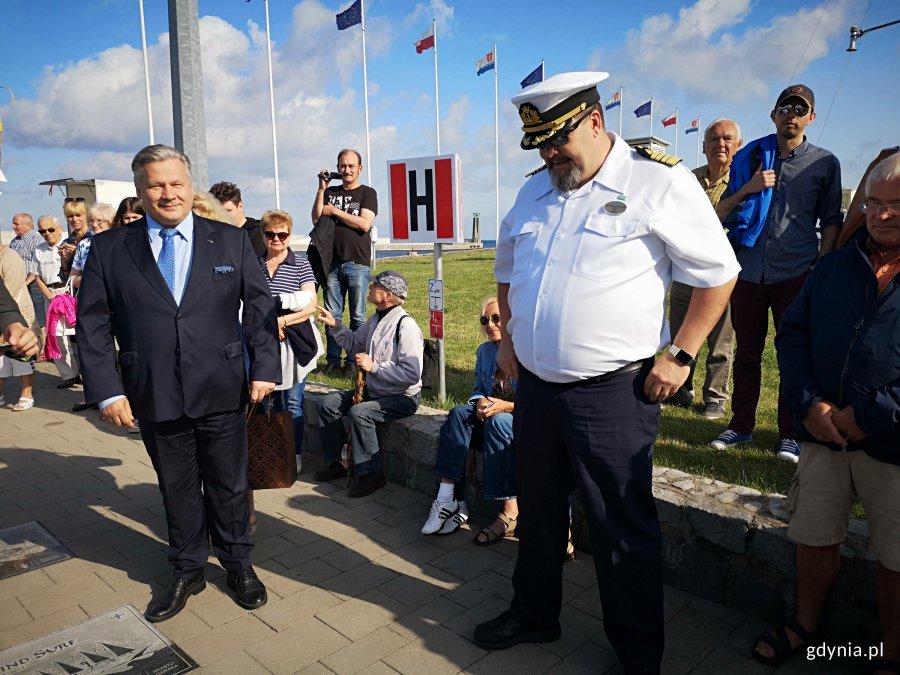 Pierwsze w tym roku zawinięcie upamiętniła tablica na jedynej w Polsce Alei Statków Pasażerskich/fot. Karolina Szypelt