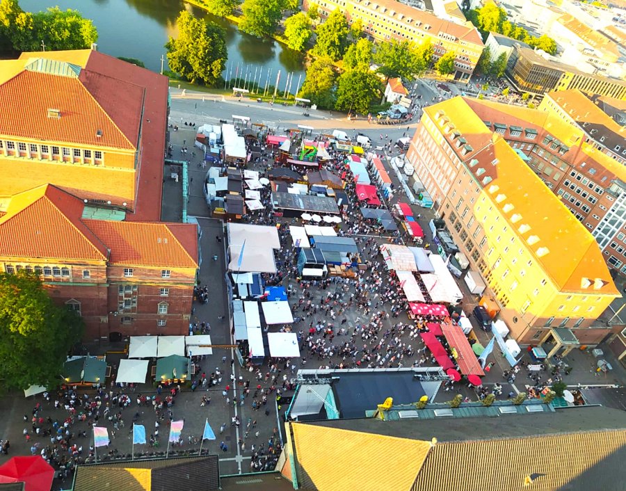 Stoiska na rynku, widok z góry