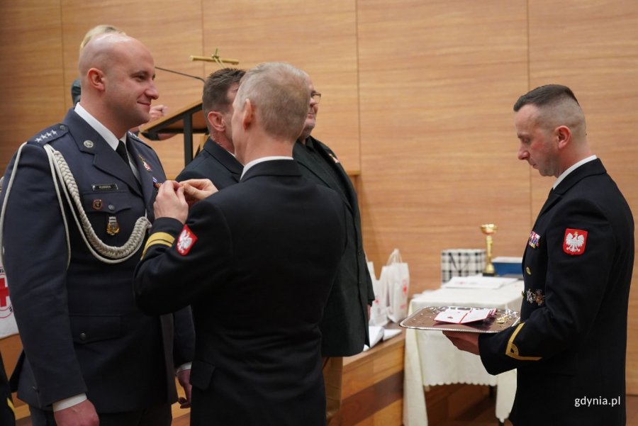 Wręczenie odznaczeń (fot. Magdalena Starnawska)