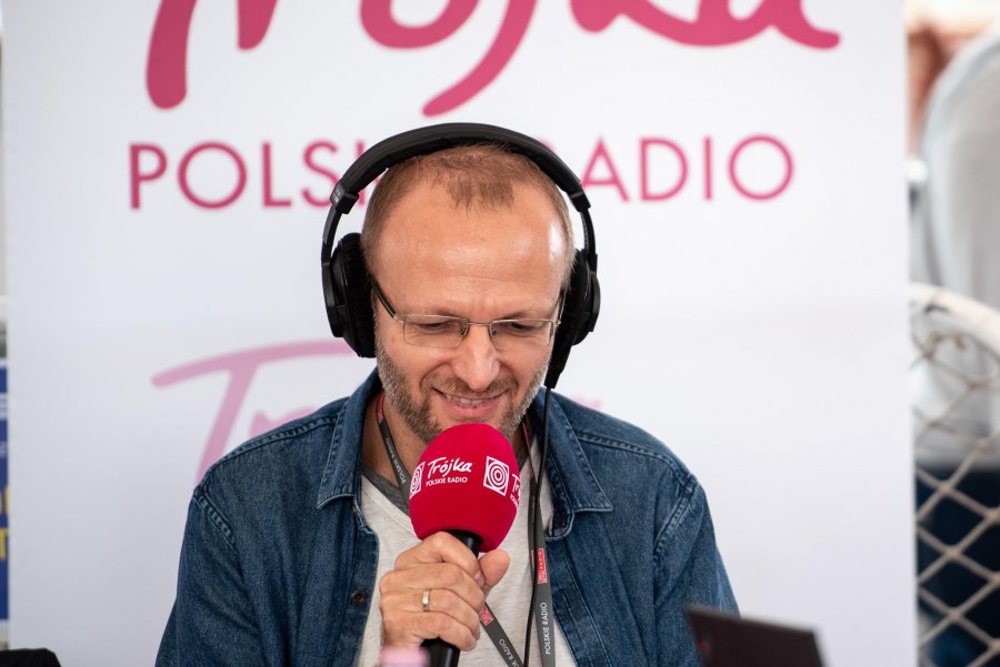 Plenerowe studia Polskiego Radia nadają z Gdyni przed „Lato z Radiem Festiwal”, fot. Dawid Linkowski