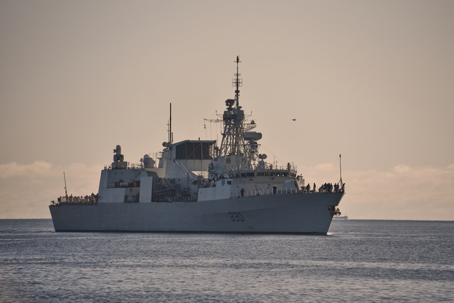 Kanadyjska fregata rakietowa HMCS Halifax wpływająca do gdyńskiego portu // fot. st. chor. szt. mar. Piotr Leoniak