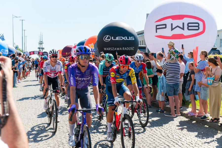 Peleton podczas startu 83. Tour de Pologne 