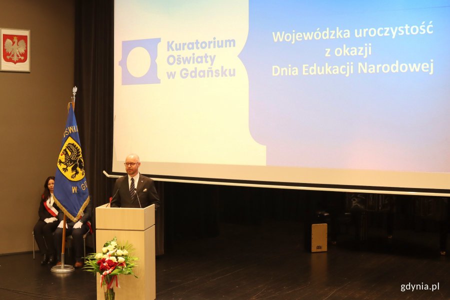 Wojewódzka Uroczystość z okazji Dnia Edukacji Narodowej 2025, na zdjęciu Pomorski Kurator Oświaty Grzegorz Kryger (fot. Katarzyna Balcerzak)