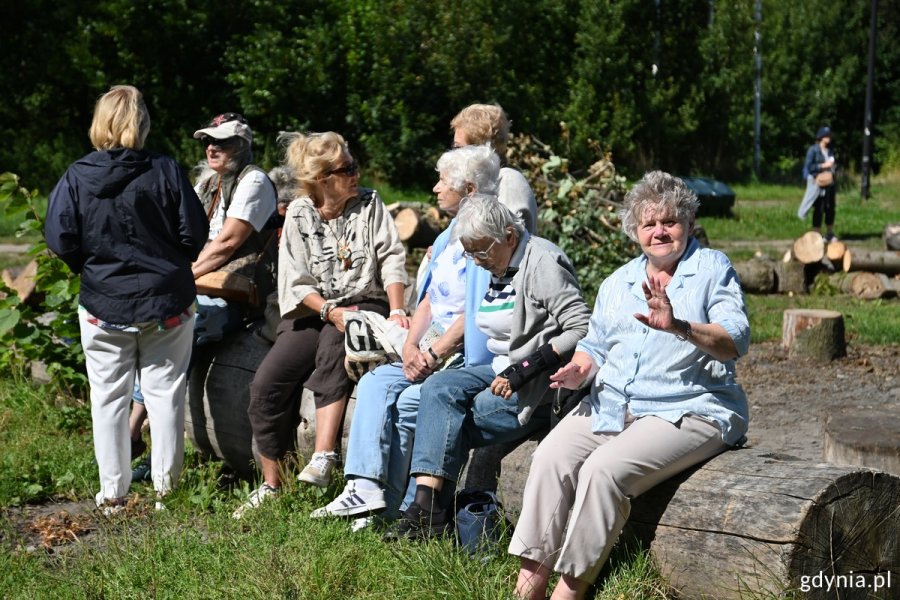 Seniorzy na pikniku na Polance Redłowskiej