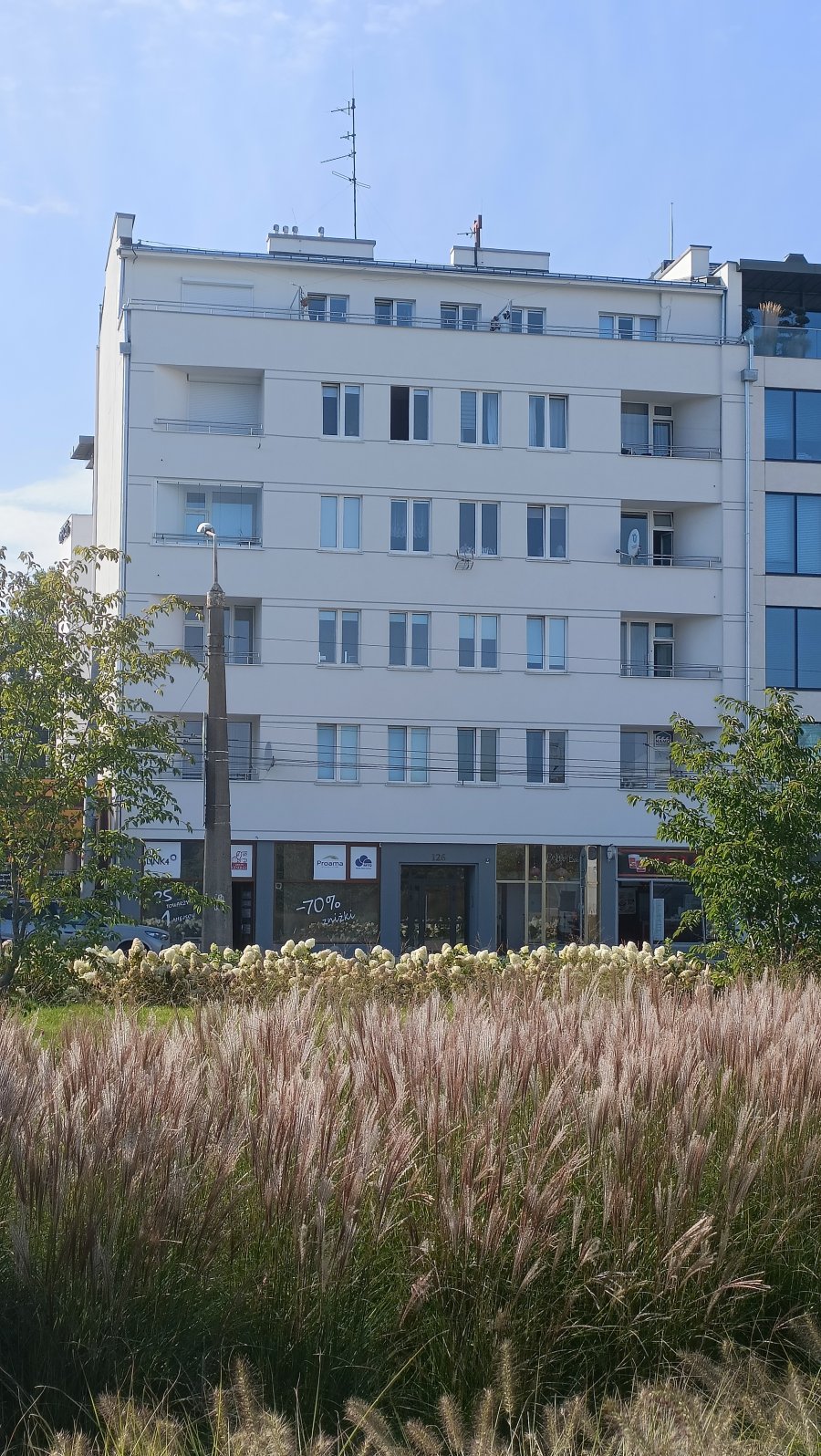 Kamienica mieszkalno- usługowa przy ulicy Świętojańskiej 126