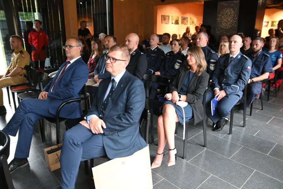 Uroczystość w Marszewie była okazją do podsumowania działalności POPR. Na zdjęciu między innymi wicewojewoda pomorski Emil Rojek, dyrektor departamentu zdrowia UMWP Maciej Laszkiewicz, gdyńska radna Monika Strzałkowska i przedstawiciele służb 