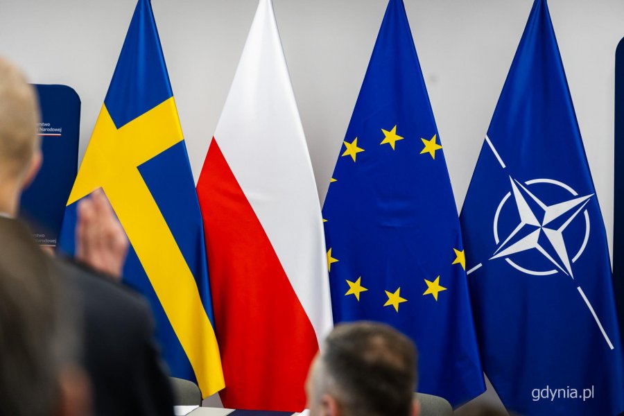 Polsko-szwedzkie rządowe konsultacje w Gdyni. Podpisanie um&oacute;w dotyczących programu Orka (fot. Kamil Złoch)