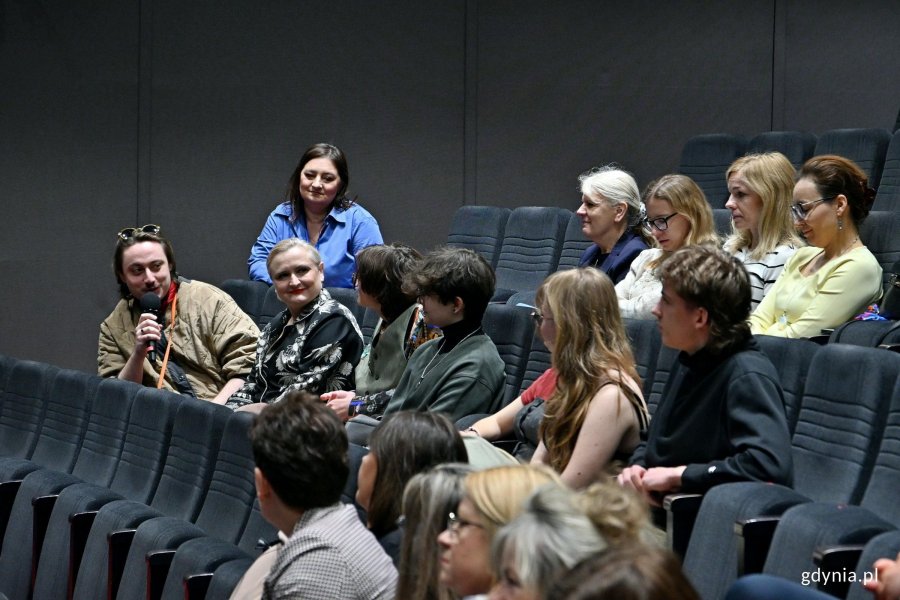 Uczestnicy gali finałowej Pomorskiego Festiwalu Kr&oacute;tkich Film&oacute;w o HIV w sali Warszawa Gdyńskiego Centrum Filmowego 