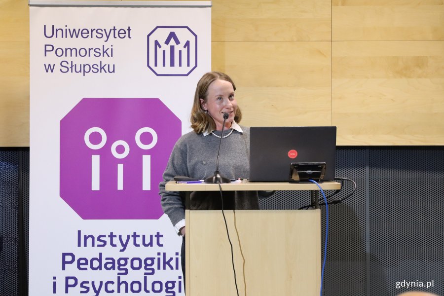 Konferencja „Edukacja równościowa zaczyna się w szkole”. Na zdjęciu Hanna Rugała, Instytut Pedagogiki i Psychologii UP w Słupsku (fot. Katarzyna Balcerzak)