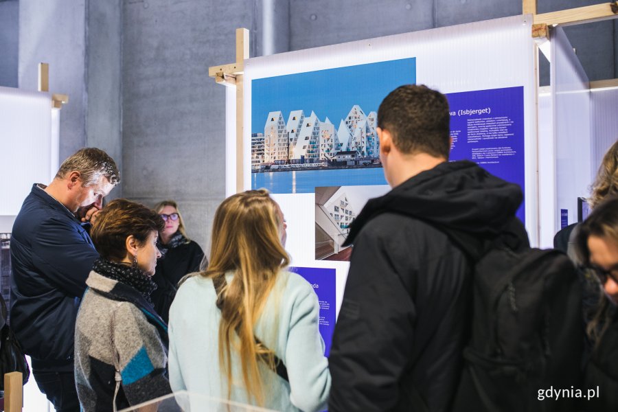 7 listopada w Pomorskim Parku Naukowo-Technologicznym Gdynia odbył się wernisaż wystawy „Future Living. Duńskie miasta przyszłości” // fot. Karol Stańczak