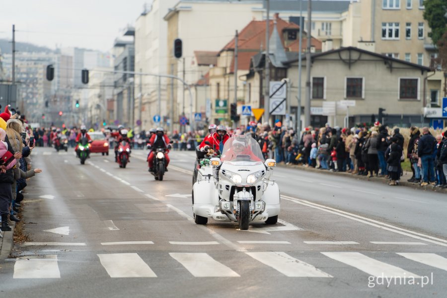 Przejazd przez Gdynię w ramach 23. edycji akcji &bdquo;Mikołaje na motocyklach&rdquo; (fot. Paweł Budziński)