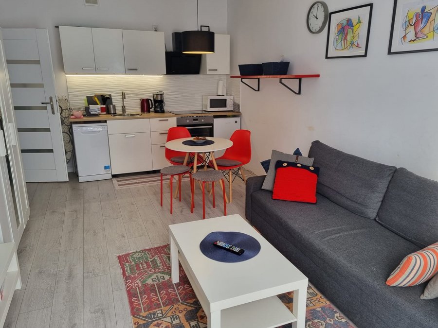 Apartament 3Maja, widok na salon z aneksem kuchennym