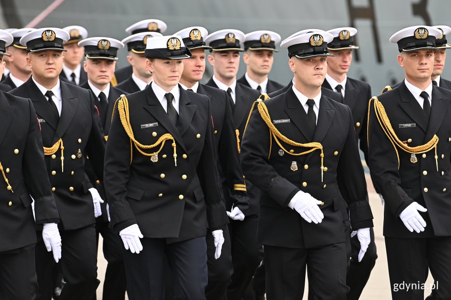 Absolwenci AMW złożyli oficerskie ślubowanie, fot. Michał Puszczewicz