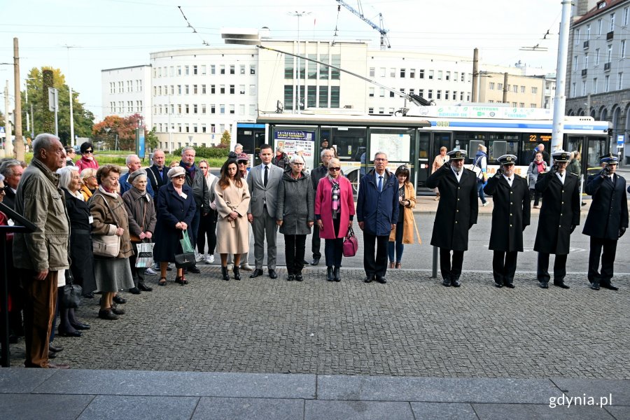 Uczestnicy uroczystości z okazji 83. rocznicy wysiedlenia ludności polskiej w Gdyni // fot. Magdalena Czernek