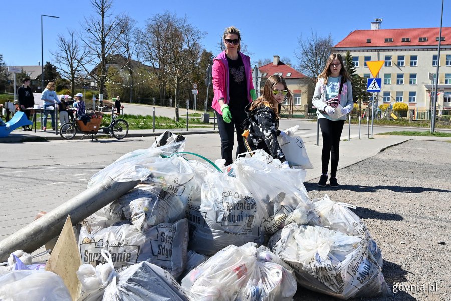Wspólne sprzątanie w Wielkim Kacku