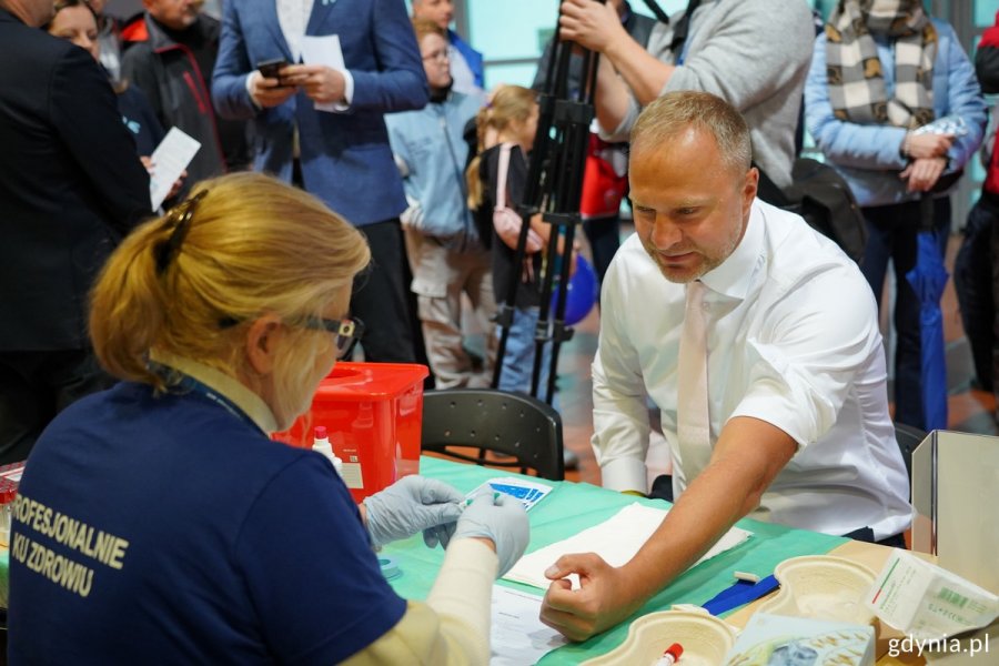 Prezes PLK Łukasz Koszarka podczas badania PSA