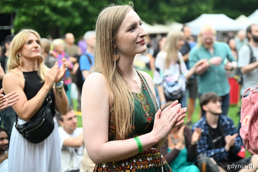Publiczność podczas jednego z koncertów w ramach Globaltiki w parku Kolibki 