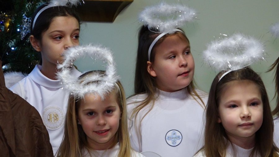 Schola Katolickiej Szkoły Podstawowej w Gdyni śpiewa pastorałkę // fot. materiały prasowe