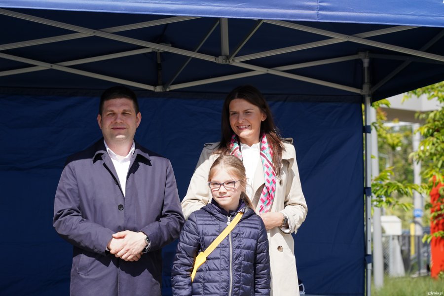 Laureatka Alicja Łukaszewicz w towarzystwie wiceprezydenta Macieja Zielonki i wiceprzewodniczącej Marioli Śrubarczyk-Cichowskiej 