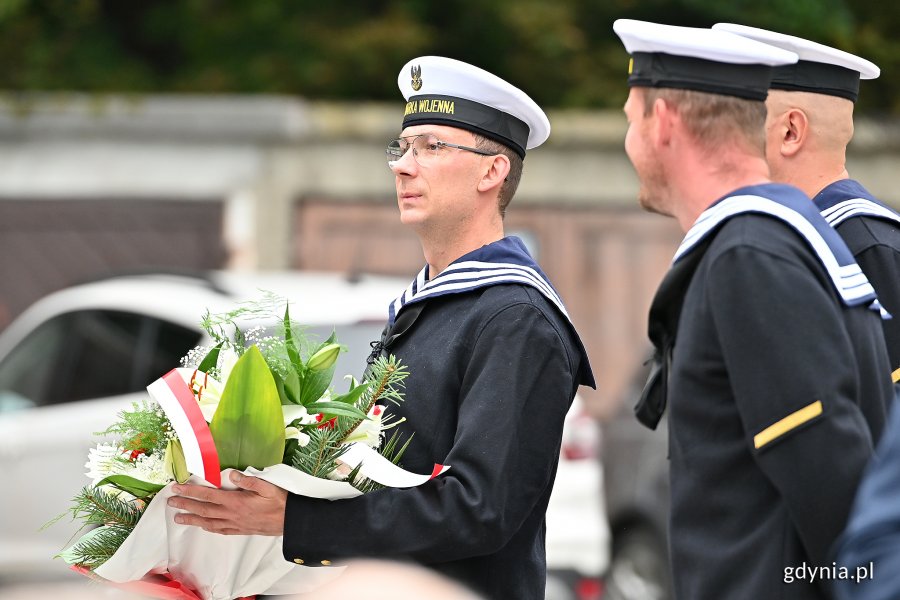 Jubileuszowe obchody przy symbolicznym obelisku i umieszczonym na cokole samolocie TS-8 Bies w Babich Dołach, fot. Michał Puszczewicz