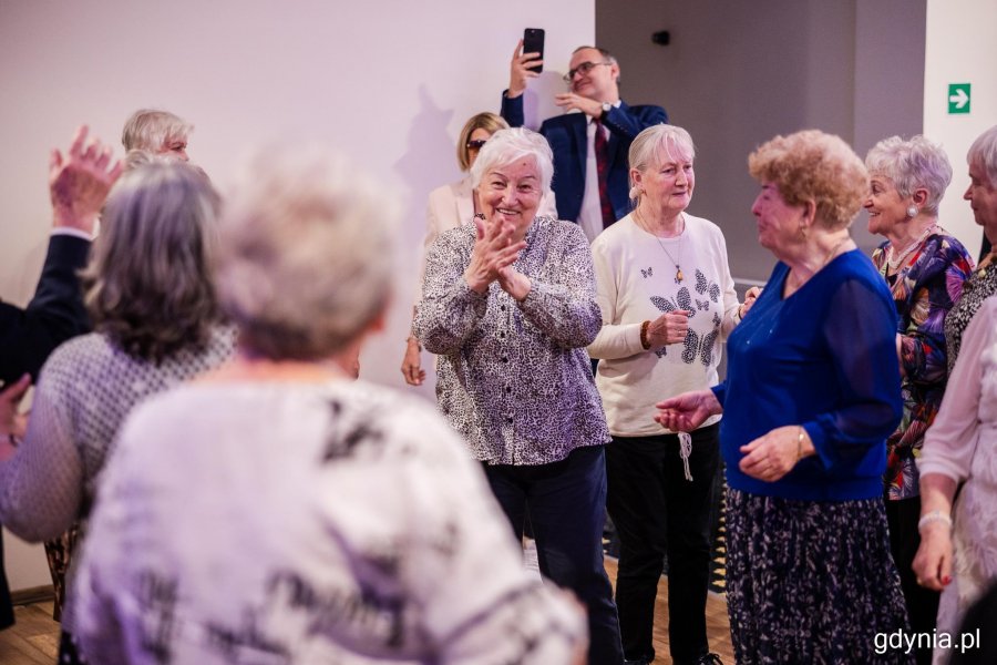 Tańczący seniorzy