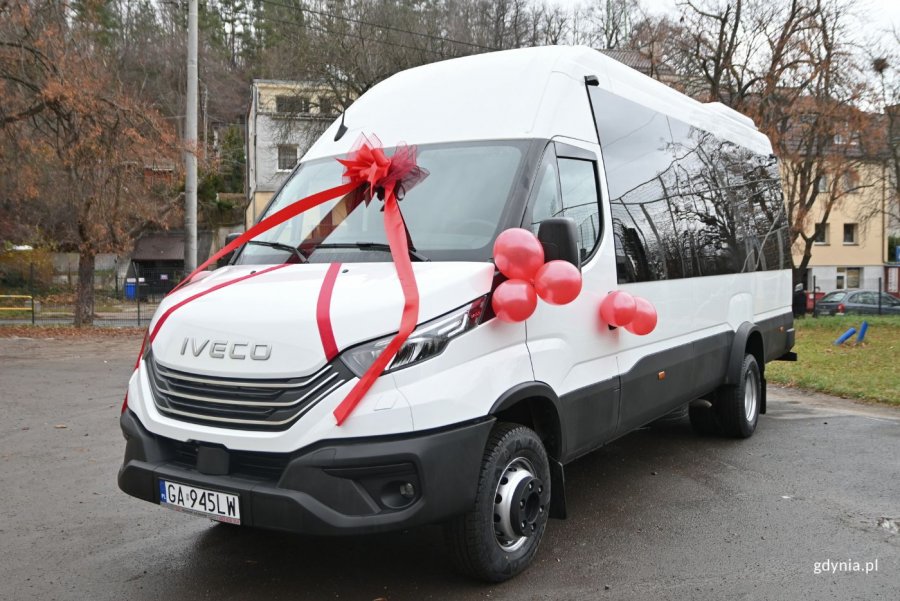 Nowoczesny bus szkolny trafił do Zespołu Szkół Specjalnych nr 17 (fot. Magdalena Starnawska)