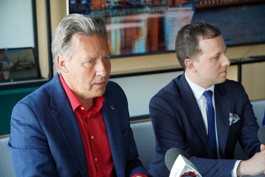 Tomasz Kloskowski, prezes Portu Lotniczego Gdańsk i Roberta Ludera, prokurent, dyrektor Biura Siatki Połączeń LOT