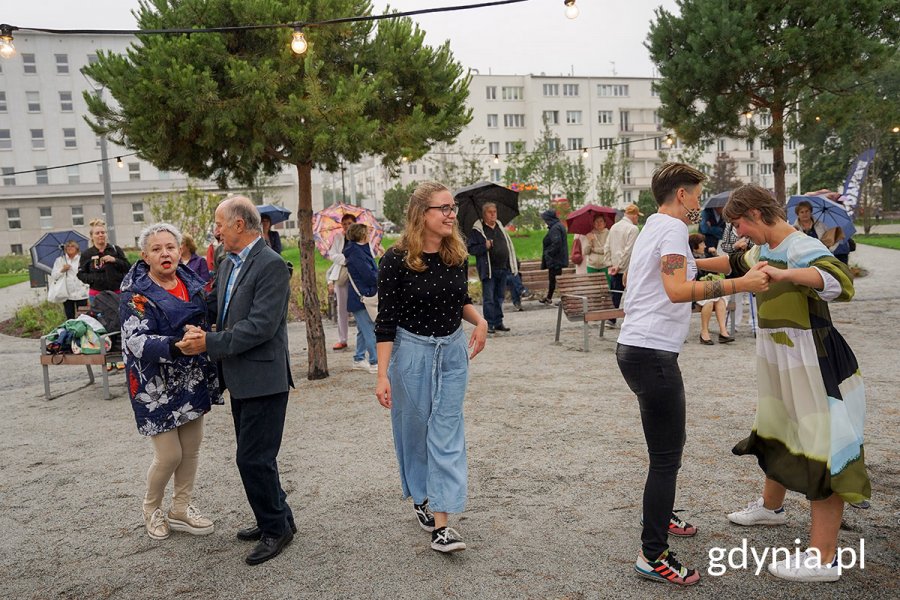 Miejska potańcówka międzypokoleniowa na otwarcie Parku Centralnego w Gdyni, fot. Mirosław Pieślak