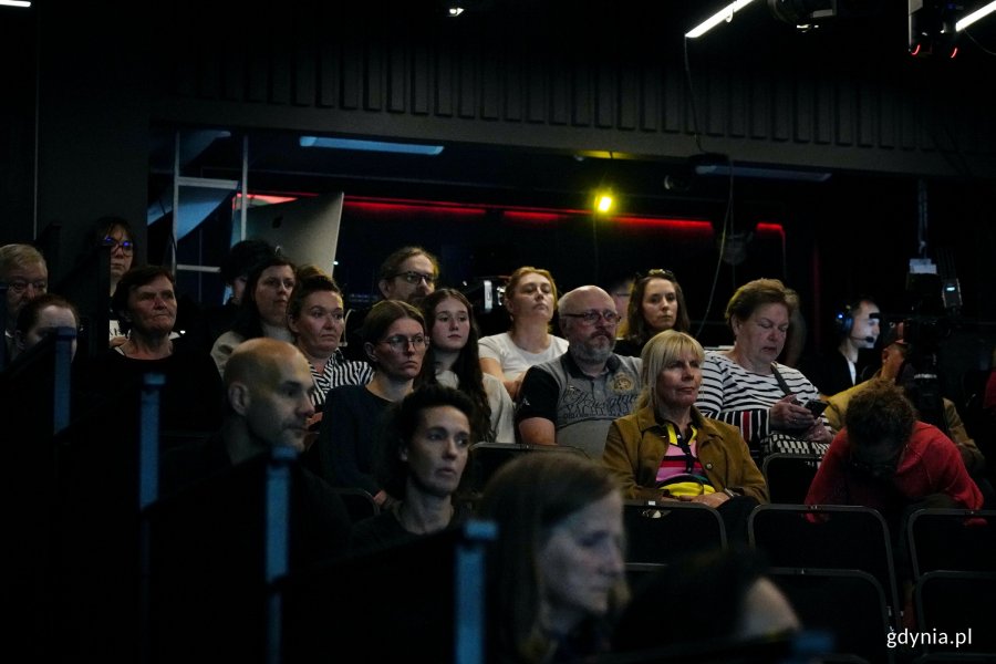 Uczestnicy festiwalu Nordic Talking zgromadzeni w Konsulacie Kultury