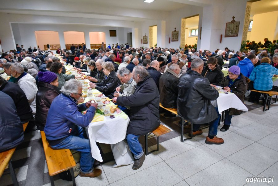 Gdyńskie śniadanie wielkanocne dla samotnych i potrzebujących, fot. Dawid Linkowski